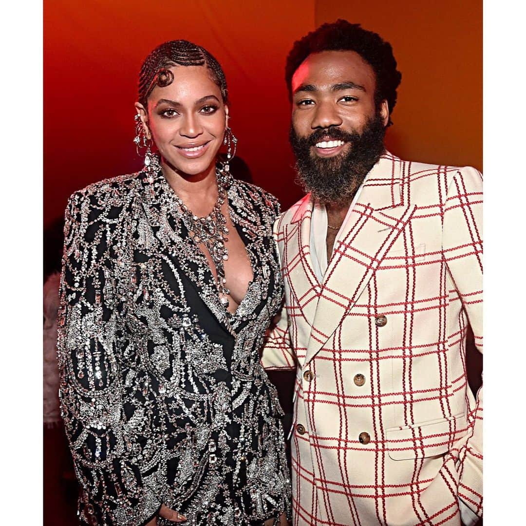 のインスタグラム：「All hail the King @childishgambino , the Queen @beyonce and Destiny’s Child at #TheLionKing premiere 👑🙏﻿ ﻿ 8月9日から日本公開する映画『ライオン・キング』のシンバ役のドナルド・グローヴァー、ナラ役のビヨンセら豪華キャストがワールドプレミアに登場。デスティニーズ・チャイルドのケリーとミシェルも会場に駆けつけてデスチャ3ショットも実現🦁🎶﻿ ﻿ 📷: 2019 Disney Enterprises, Inc. All Rights Reserved.」