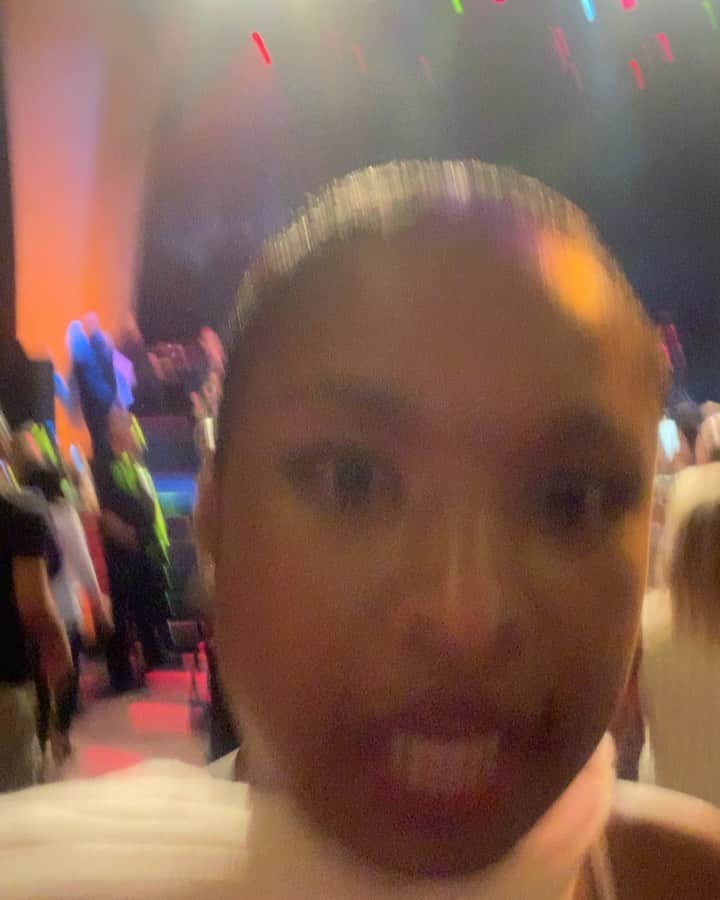 ジェニファー・ハドソンのインスタグラム：「So this was me thinking the show was over ! Yea ok!!!!! And at this point in my mind I was @dianaross」