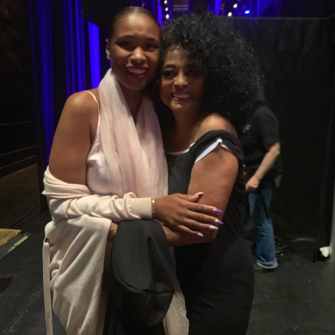 ジェニファー・ハドソンのインスタグラム：「To think all I wanted was a picture and ended up living a dream ! @dianaross blew me away tonight !」