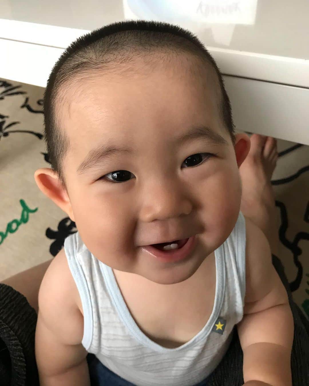 高橋みゆきのインスタグラム：「㊗️1歳なりました👏 1年前の今日か…早いなぁ💨心ノ祐💕風邪も引かず元気に育ってくれてます❣️ #一歳 #誕生日 #おめでとう #溺愛  #今夜はお祝い🎂」