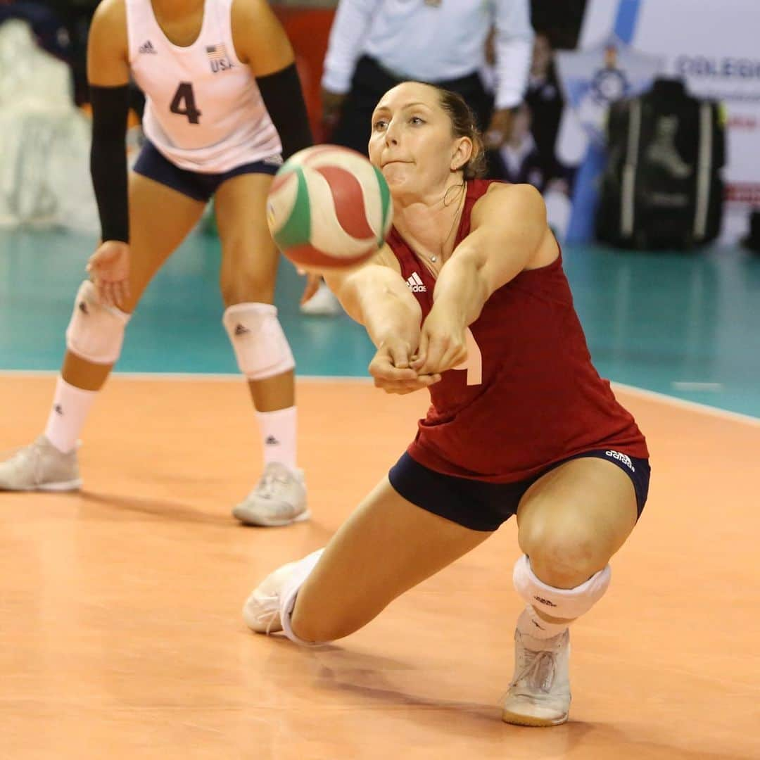 USA Volleyballさんのインスタグラム写真 - (USA VolleyballInstagram)「@usavwnt showcased balanced scoring as it downed Puerto Rico and advanced to the #PanAmericanCup semifinals with a 4-0 record. For the recap, checkout usavolleyball.org. 📷 @norcecainfo」7月11日 14時26分 - usavolleyball