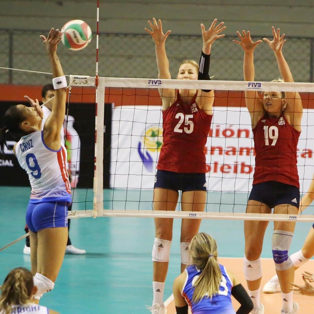 USA Volleyballさんのインスタグラム写真 - (USA VolleyballInstagram)「@usavwnt showcased balanced scoring as it downed Puerto Rico and advanced to the #PanAmericanCup semifinals with a 4-0 record. For the recap, checkout usavolleyball.org. 📷 @norcecainfo」7月11日 14時26分 - usavolleyball