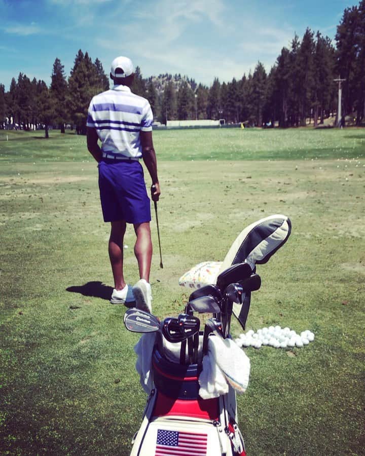 レイ・アレンのインスタグラム：「Swing in progress! Thank you @vgagolf for the sweet bag. #accgolf @vesselgolf」