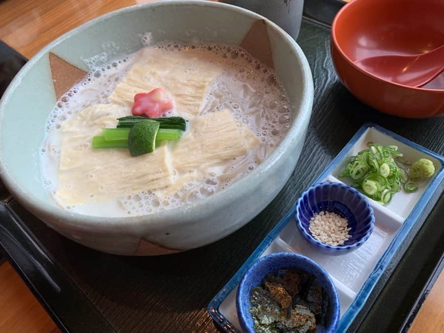 大矢真那さんのインスタグラム写真 - (大矢真那Instagram)「大好きな湯葉😍お蕎麦かうどんか選べて私はお蕎麦にしました #京都 #kyoto #蕎麦 #湯葉 #湯葉蕎麦 #美々卯 #祇園 #京都旅行」7月11日 14時28分 - masana_oya