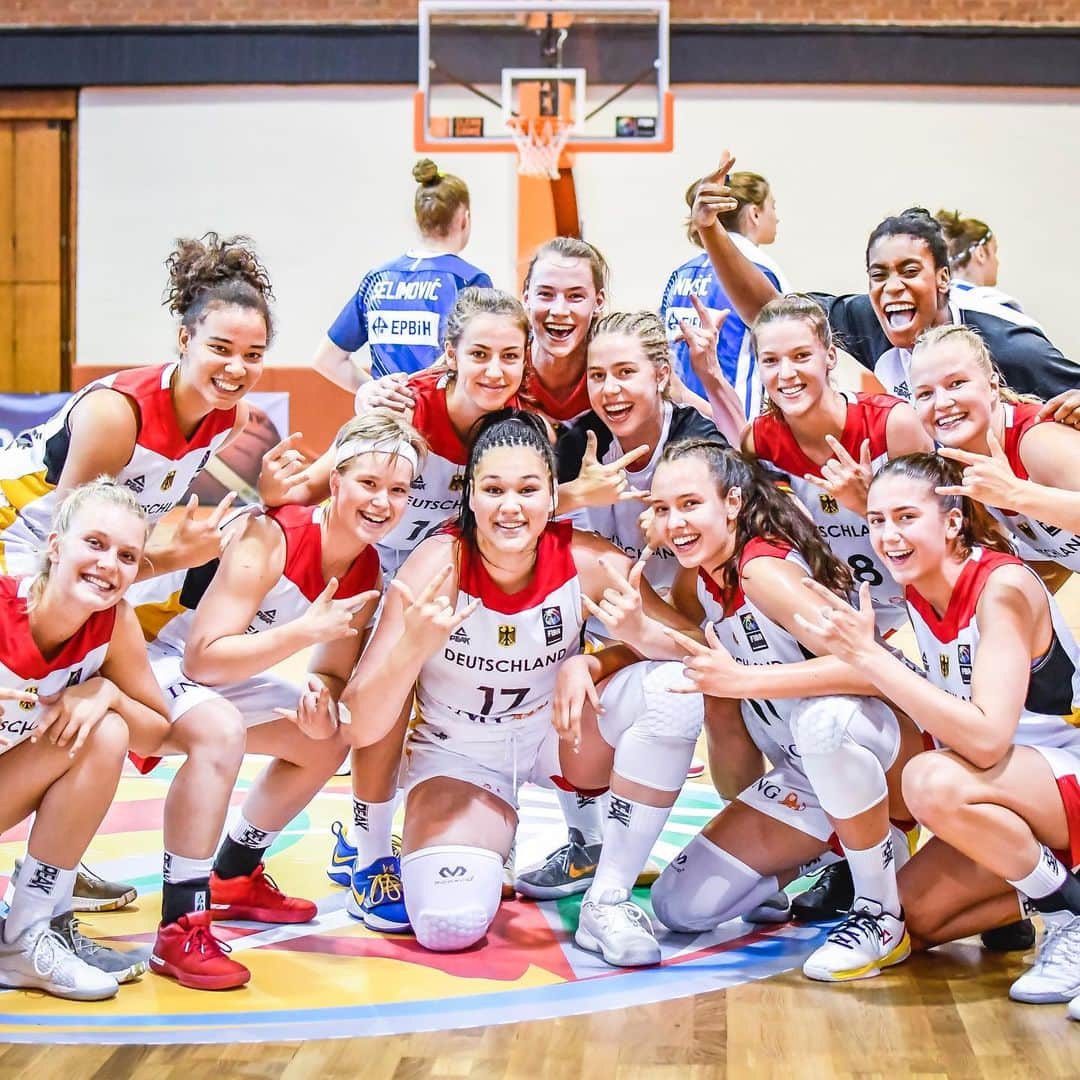 FIBAさんのインスタグラム写真 - (FIBAInstagram)「The Women’s #FIBAU18Europe Quarter-Finals line-up is COMPLETE ✅! 🇩🇪 vs 🇫🇷 🇷🇺 vs 🇱🇻 🇮🇹 vs 🇪🇸 🇭🇺 vs 🇨🇿」7月11日 5時52分 - fiba