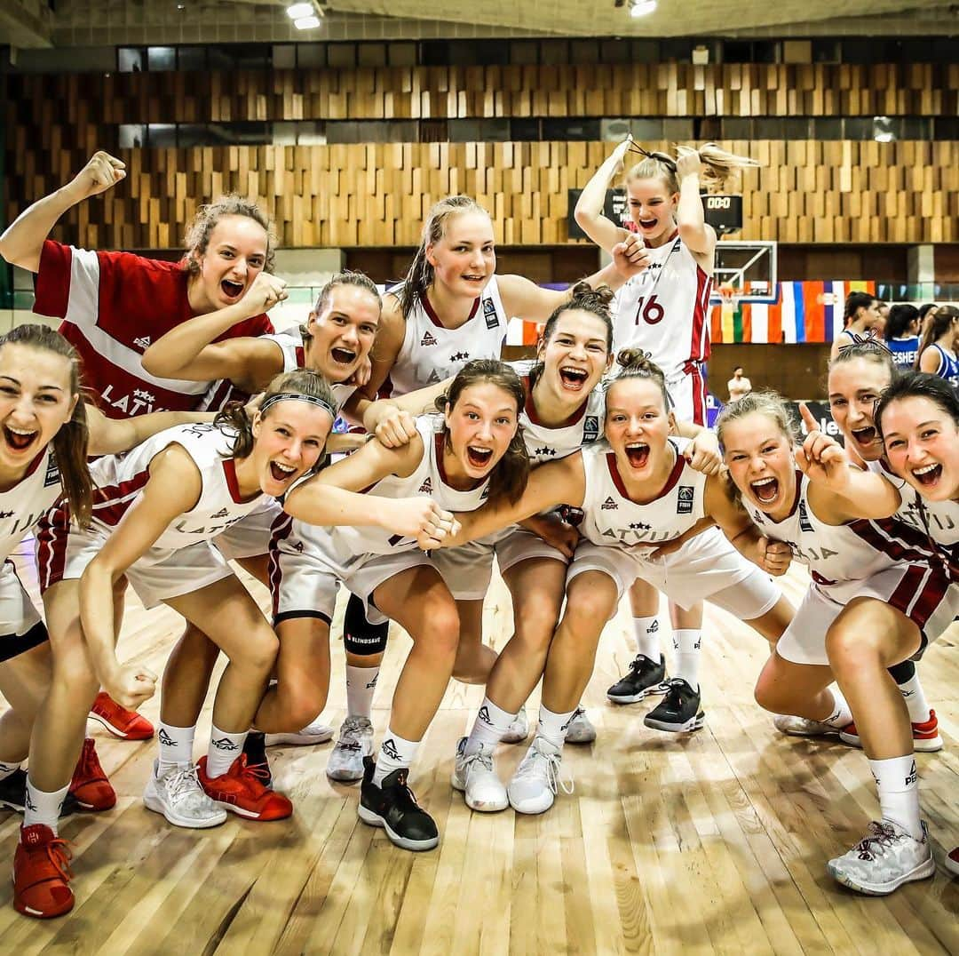 FIBAさんのインスタグラム写真 - (FIBAInstagram)「The Women’s #FIBAU18Europe Quarter-Finals line-up is COMPLETE ✅! 🇩🇪 vs 🇫🇷 🇷🇺 vs 🇱🇻 🇮🇹 vs 🇪🇸 🇭🇺 vs 🇨🇿」7月11日 5時52分 - fiba