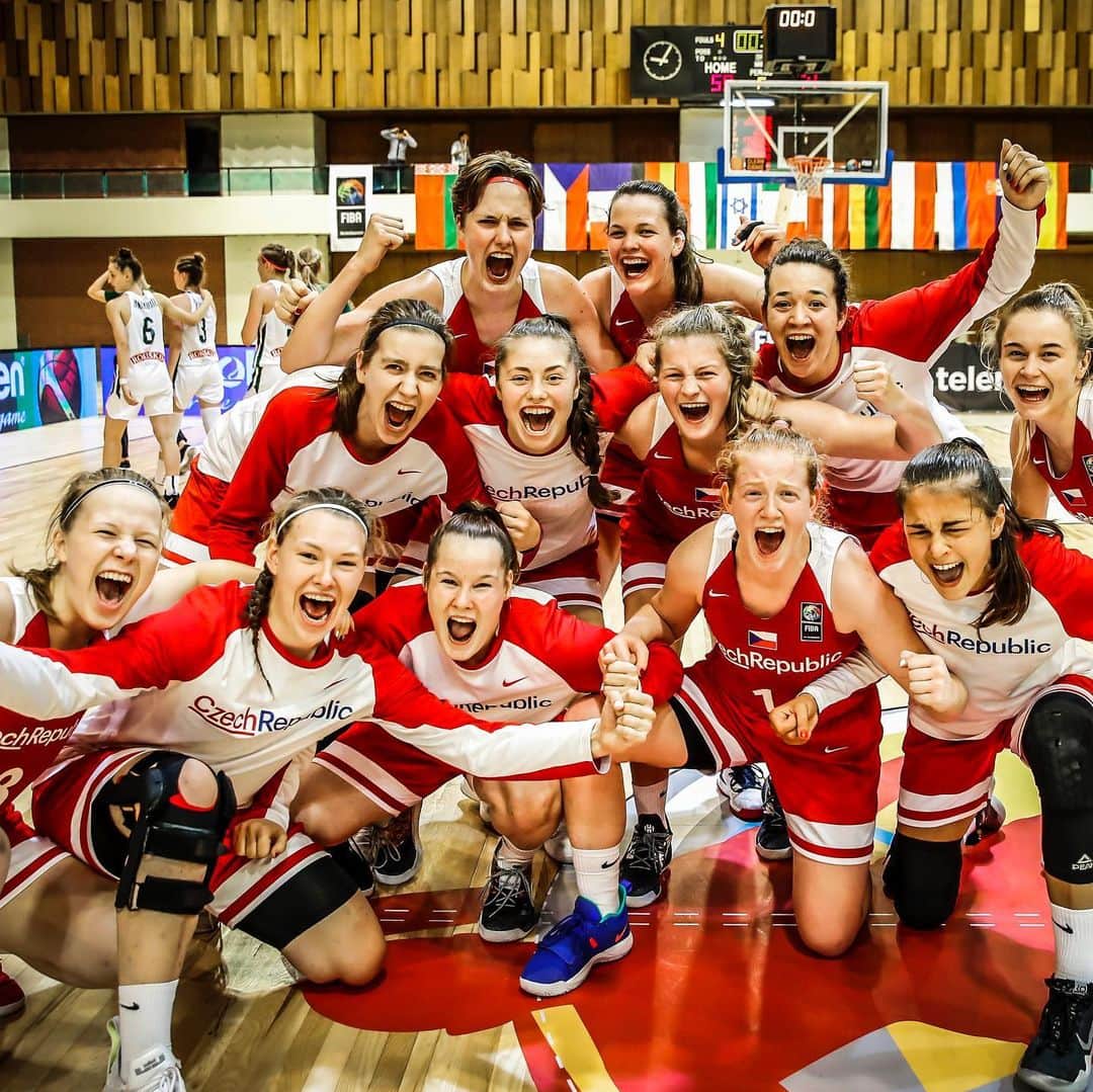 FIBAさんのインスタグラム写真 - (FIBAInstagram)「The Women’s #FIBAU18Europe Quarter-Finals line-up is COMPLETE ✅! 🇩🇪 vs 🇫🇷 🇷🇺 vs 🇱🇻 🇮🇹 vs 🇪🇸 🇭🇺 vs 🇨🇿」7月11日 5時52分 - fiba