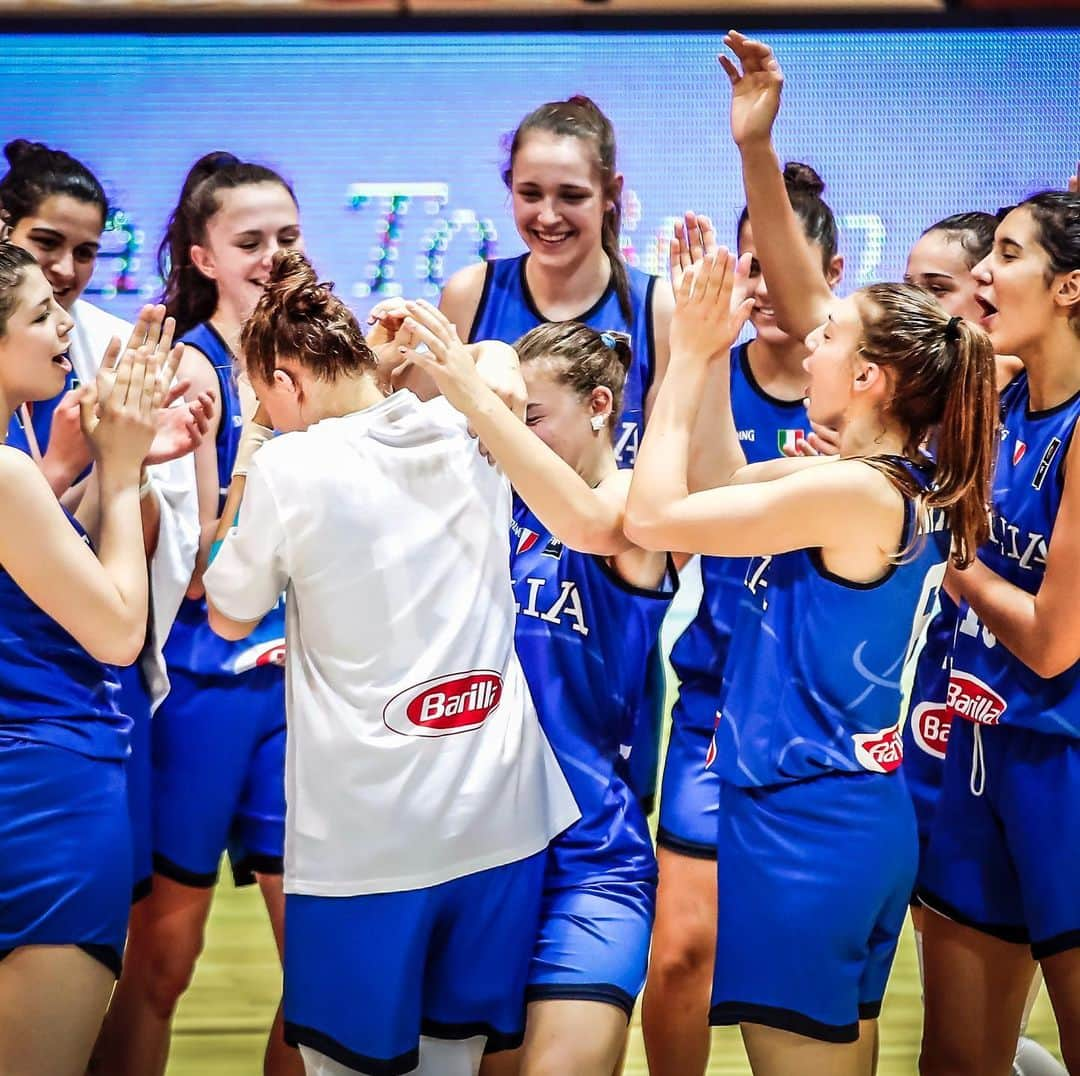 FIBAさんのインスタグラム写真 - (FIBAInstagram)「The Women’s #FIBAU18Europe Quarter-Finals line-up is COMPLETE ✅! 🇩🇪 vs 🇫🇷 🇷🇺 vs 🇱🇻 🇮🇹 vs 🇪🇸 🇭🇺 vs 🇨🇿」7月11日 5時52分 - fiba