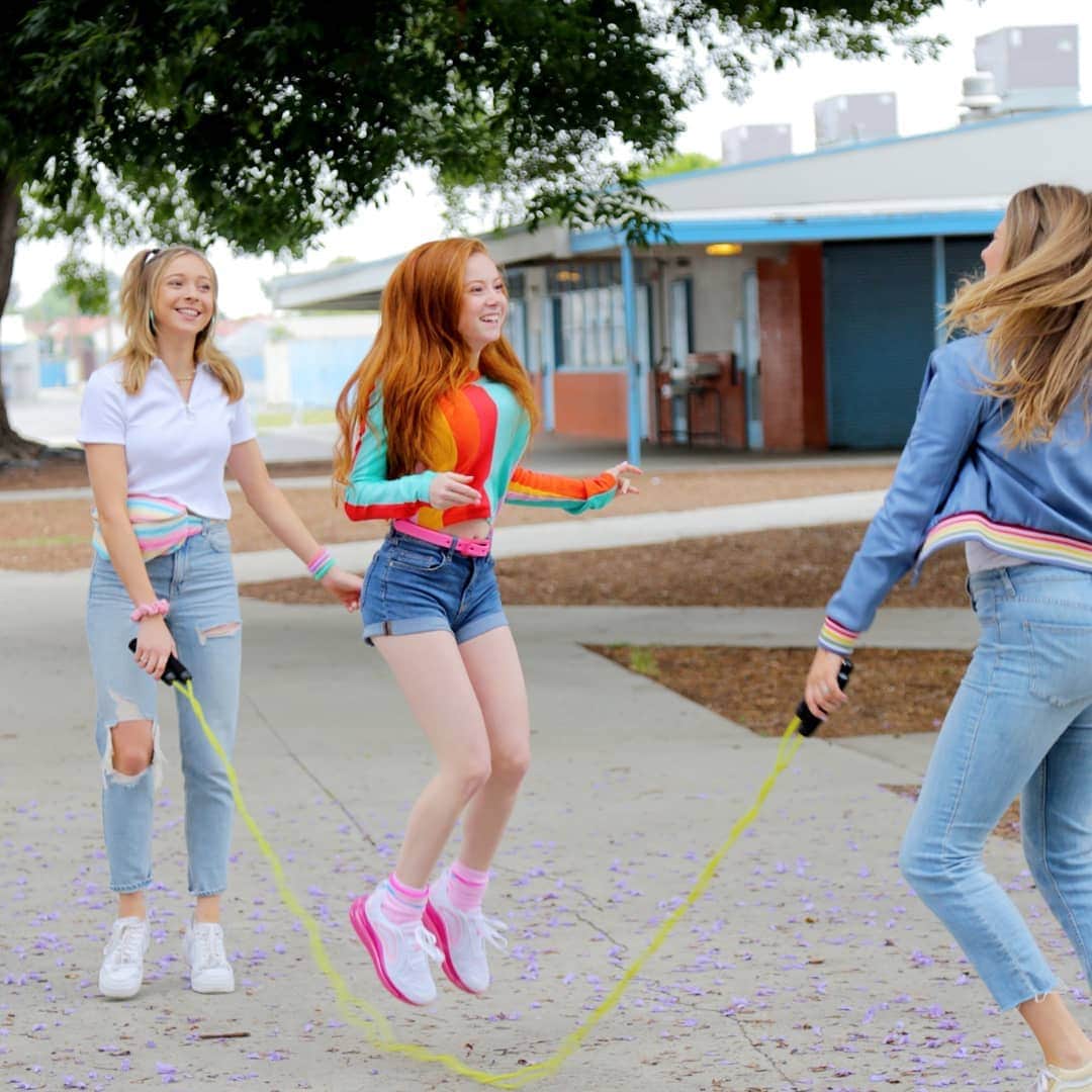 フランチェスカ・カパルディのインスタグラム：「I'll be VIBRANT and stand out from the crowd this school year sporting my new @yoobi school supplies! 💙 🌈🎨 Take their fun style quiz at yoobi.com and get matched with a collection true to your style! Plus, you'll get 15% off all your BTS shopping using promo code FRANCESCA15 ! . . #yoobiyou #yoobi #bevibrant #beyoo #beyou  #standoutfromthecrowd #backtoschool #yoobibff #bedifferent #ad」