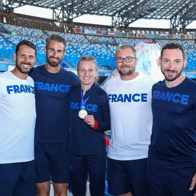 Amandine BROSSIERさんのインスタグラム写真 - (Amandine BROSSIERInstagram)「MAGNIFIQUE 🤩 La saison est enfin lancée!! 🔥 Cette médaille et ce chrono aux universiades me font d'autant plus plaisir qu'ils viennent couronner 6 années passées à la fac. Je tiens à remercier toutes les personnes qui m'ont permis d'en arriver là aujourd'hui et particulièrement mon coach + @sullivanbreton!! @napoli2019 @ffsu_sportuniversitaire  #universiades #napoli2019 #italy #run #400meters #solong #socool #soproud #bronzemedal #university #runninggirl #fitgirl #teamfrance #ffsu」7月11日 6時21分 - amandine.brossier