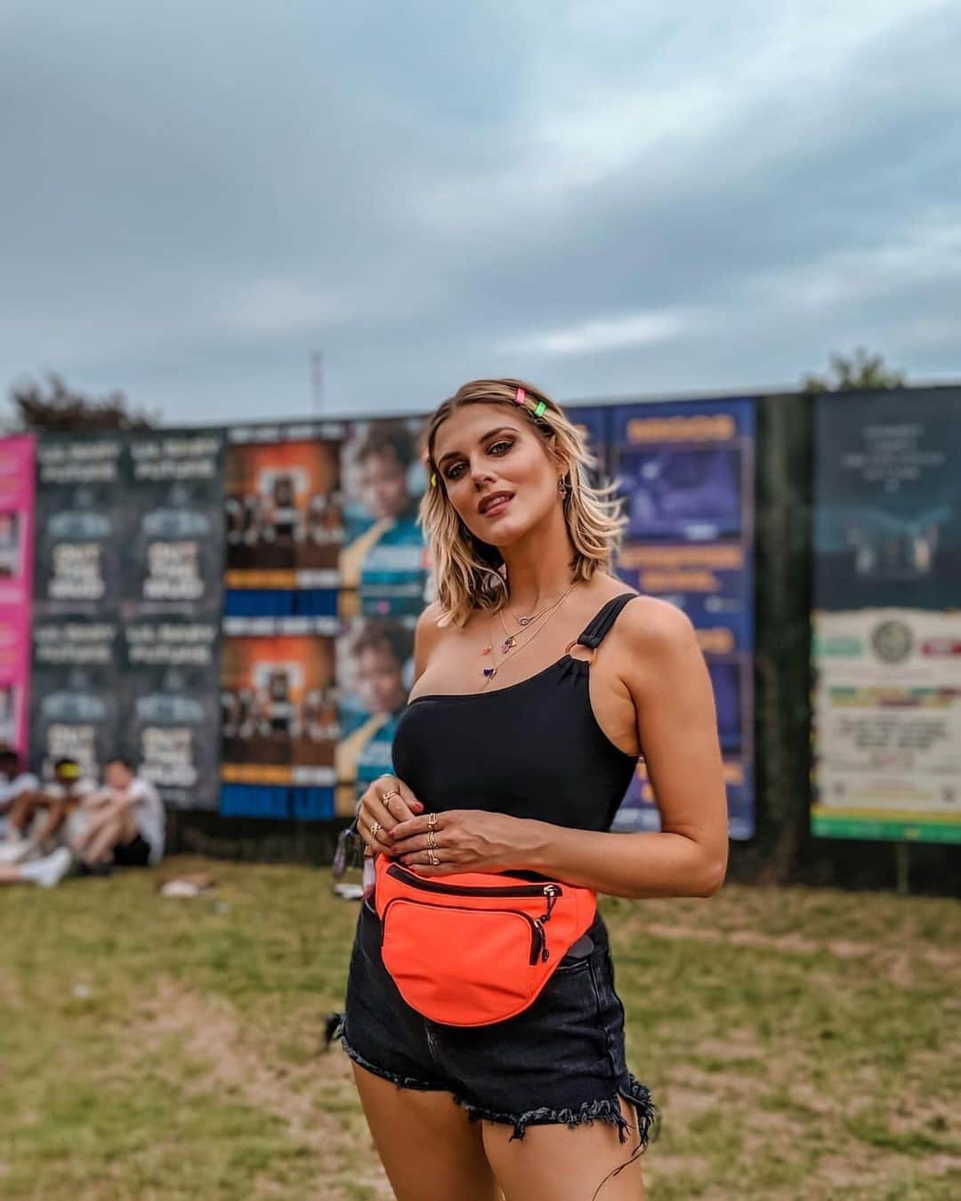 アクセサライズのインスタグラム：「With bright new bumbags, wear-with-denim swimwear and eye-catching accessories, you'll be picture ready 📸 all festival season like #Accessorizer @ashleylouisejames. 🔍Bumbag - 7906477100. 🔍Swimsuit - 7971740306. 🔍Hair clips - available in store.  Tap the link in the bio to shop now.  #Accessorize #Accessorizer #wirelessfestival #festivalfashion」