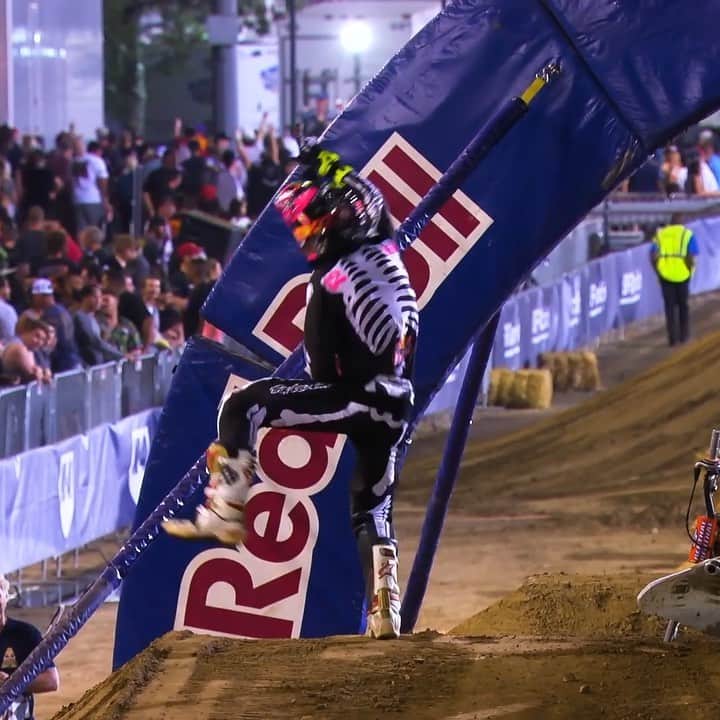 レッドブルのインスタグラム：「Two-strokes ✔️ Moto icons ✔️ Victory dances ✔️#RedBullStraightRhythm is back for year 6 🔥 📅: Oct. 5th - Ticket link in bio 🏆 @shanemcelrath_ 🏃‍♂️ @ryandungey  #motocross #moto #whoops #mx #redbull #supercross #givesyouwings」