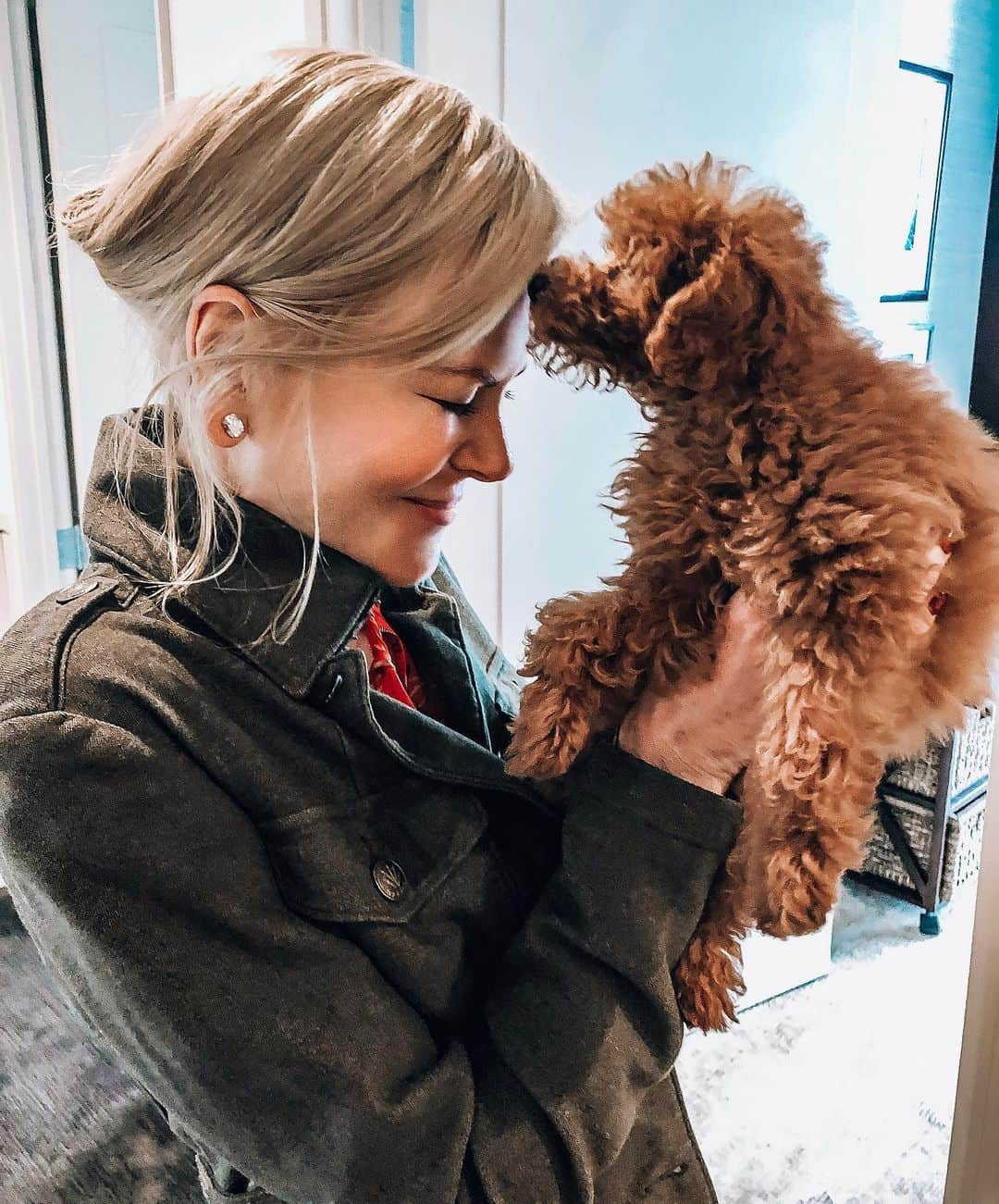 ニコール・キッドマンさんのインスタグラム写真 - (ニコール・キッドマンInstagram)「My first puppy... actually my first dog. Been waiting my whole life for this! 🐶」7月11日 6時42分 - nicolekidman