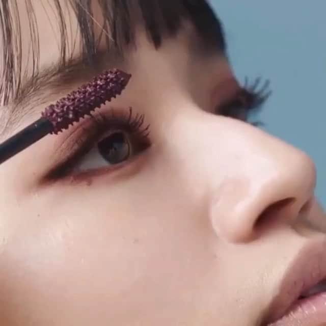 shihori.kathleenのインスタグラム：「. . CHANEL ✖️ GINZA magazine . エキゾチックな目の話👁🌹 . #レキャトルオンブル 328 #chanelmakeup #CHANEL . @chanel.beauty  @ginzamagazine @tomokookada」