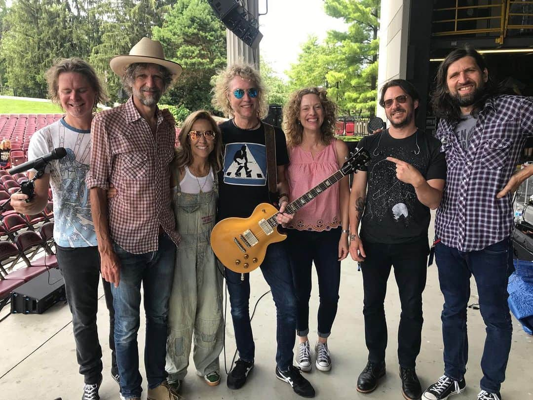 シェリル・クロウさんのインスタグラム写真 - (シェリル・クロウInstagram)「‪Happy 60th @pstroud! 🎉‬ ‪Guess who gets to play Duane Allman’s “Layla” guitar on stage tonite!! Wow!!‬ ‪  Big thanks to Richard Brent @thebighousemuseum for letting us borrow it for the night!‬ ________________________________________________ #peterstroud #duaneallman #guitar #goldtop #music」7月11日 7時39分 - sherylcrow