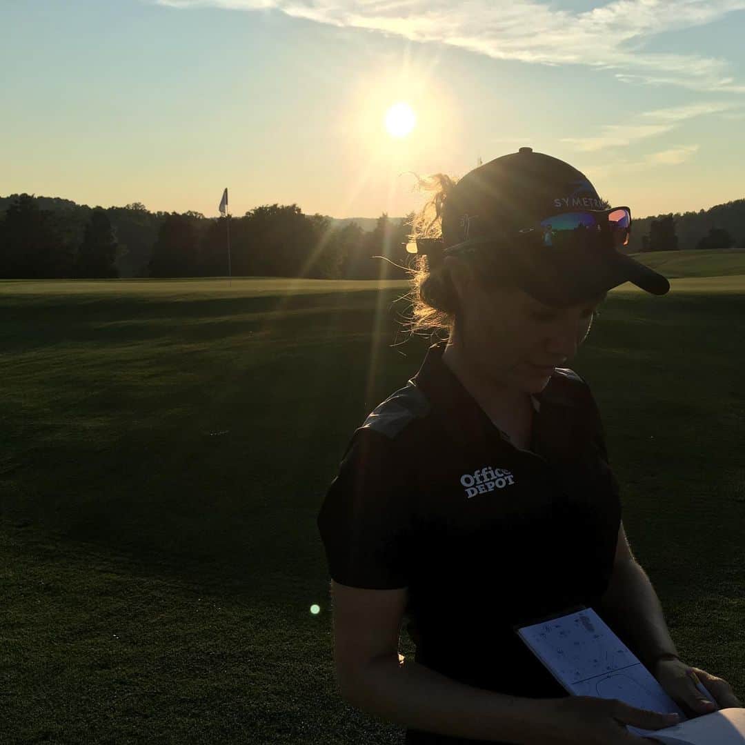 アレハンドラ・ジャネサのインスタグラム：「“Luck is what happens when preparation meets opportunity” 🍀 excited for the tournaments ahead! ••• “La suerte llega cuando la preparación se encuentra con la oportunidad” 💪 con muchas ganas para los torneos que vienen! #vamos! #sisepuede #segundamitaddetemporada #challengerteam #heretocreate」