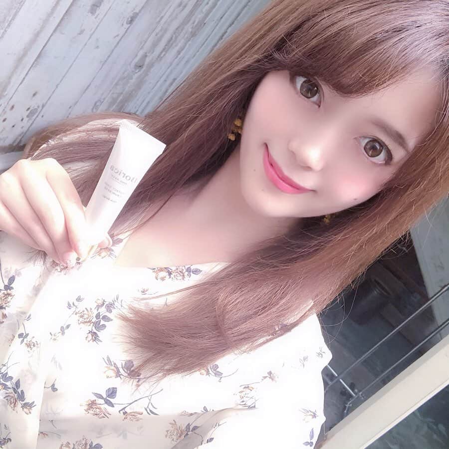 山田あかりさんのインスタグラム写真 - (山田あかりInstagram)「前にリップで紹介しためちゃくちゃ優秀で愛用してるボリカさん❤﻿ ﻿ 最近でた化粧下地も優秀で毎日使ってるよ👼❤️﻿ ﻿ この季節は化粧が崩れるからめちゃくちゃ愛用(๑♡ᴗ♡๑)﻿ ﻿ ﻿ ﻿ くずれ防止美容液ケアベースだよ.｡.:*･'(*°∇°*)'･*:.｡.﻿ ﻿ 暑い時期の撮影とかは化粧崩れるのを心配してたらお外で撮影できないからね👍﻿ ﻿ ﻿ SPF20++だから紫外線予防もできるの🤤﻿ ﻿ 撮影たのちい(*´﹃｀*)﻿ ﻿ #spf #くずれ防止 #化粧下地 #ボリカ #borica #化粧 #メイク #コスメ #こすめ💄 #化粧くずれ防止 #メイクアップ #メイク好き #夏メイク #make #makeup #美肌 #美容液」7月11日 8時00分 - akari030201