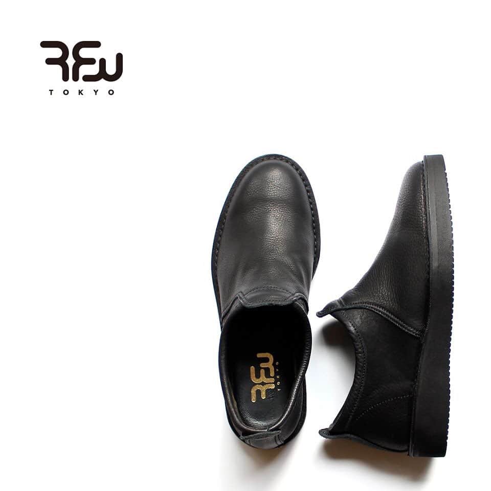 のインスタグラム：「《RFW 2019SS》  SWIFT LO LEATHER -Black-  履き込む程に経年変化が楽しめるレザーで SWIFT-MIDに続き今季もローカットが発売中  ミドルカット以上に合わせ易く、 スタイル問わず年間を通してご着用できます。 ソール交換も可能で長くご着用もいただけます。 全国の取扱店、RPM、ONLINE SHOPにて 発売中です。  Meet our unique low cut SWIFT-MID leather.  Enjoy leather aging as you wear it.  Adapt to your feet as you wear, goes well with any style. Highly durable and replaceable outsole. Selling at RPM and ONLINE SHOP.  Check out at link below for more !  www.rfwtokyo.com @rfwtokyo  #rfw #rfwtokyo #rhythmfootwear #sneaker #sneakers #kicks #instashoes #instakicks #sneakerhead #sneakerheads #nicekicks #sneakerfreak #kickstagram #2019ss #spring #summer #renewal #20th #aniversary #tokyo #rpm #rhythmprimarymarket #swift #leath #black」