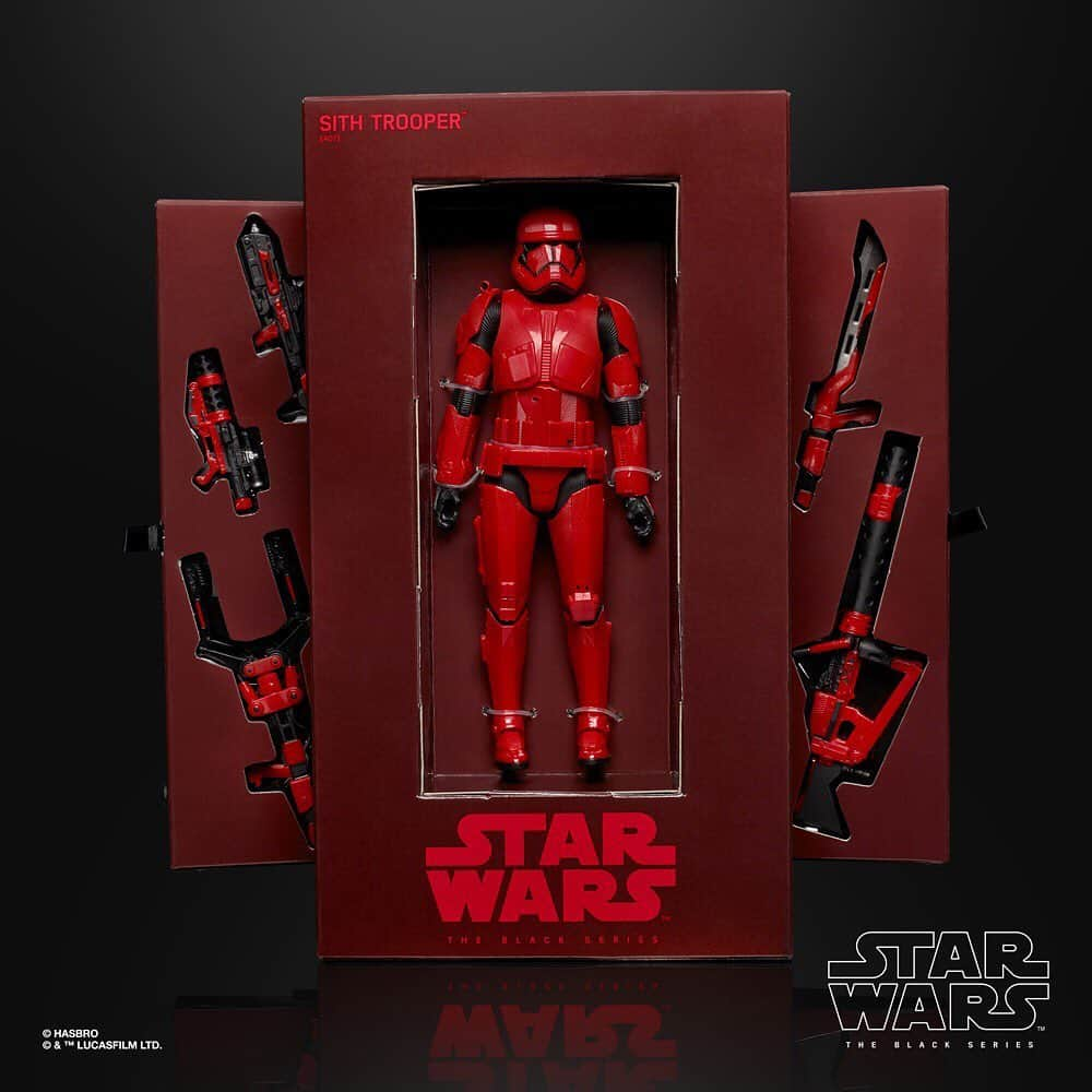 スター・ウォーズさんのインスタグラム写真 - (スター・ウォーズInstagram)「Just revealed: the new Sith trooper from Star Wars: #TheRiseOfSkywalker! Get your first look at the new costume, exclusive products, and celebrate the history of stormtrooper design at #SDCC 2019 with us next week, Lucasfilm booth #2913.」7月11日 8時05分 - starwars