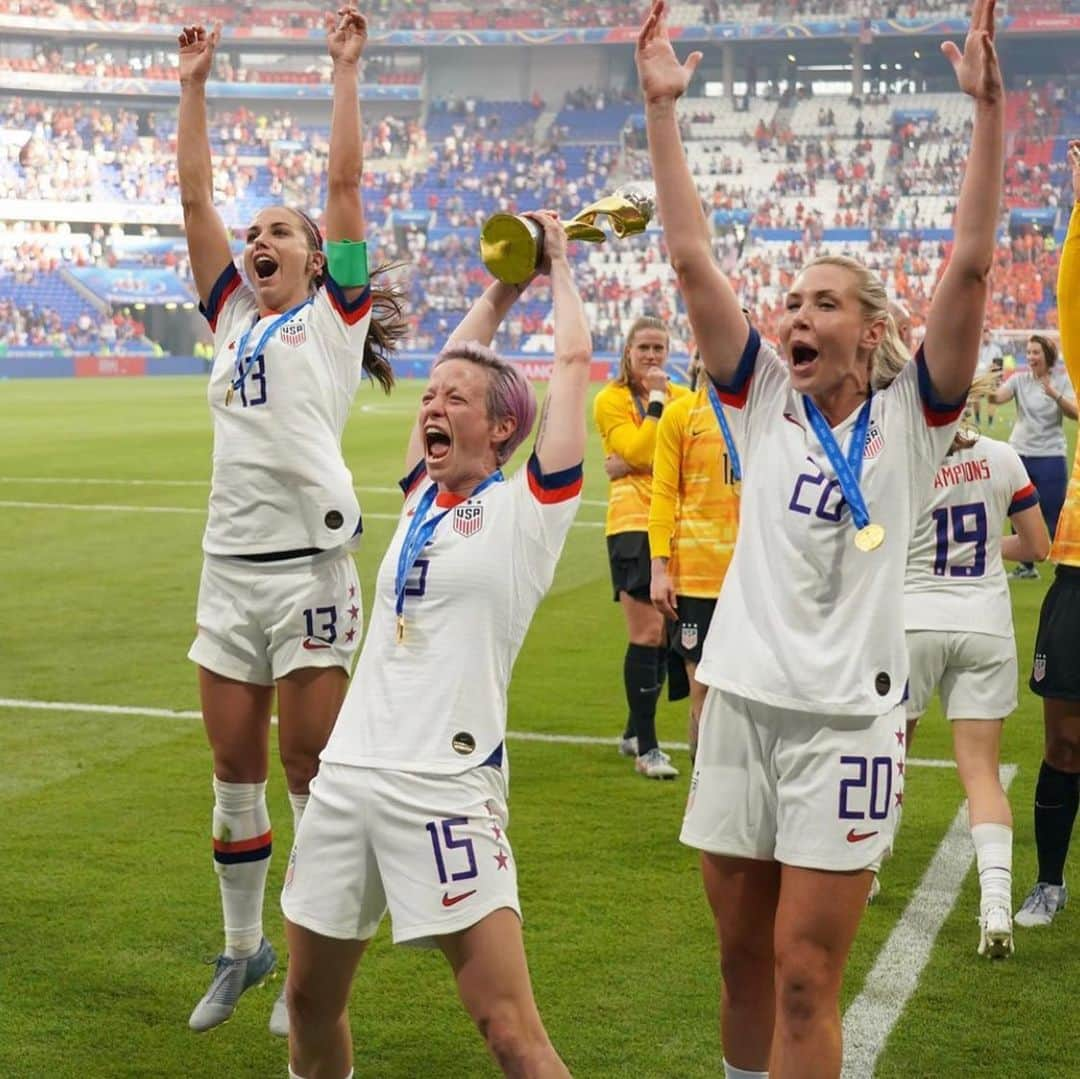 ガブリエル・ユニオンさんのインスタグラム写真 - (ガブリエル・ユニオンInstagram)「This week’s #WCW are all the amazing ladies of the @uswnt who just won the 2019 FIFA World Cup! This team of 23 boss women are 4x World Cup Champions… while also being fighters and activists. On international women’s day, these courageous women took a stand against the U.S. Soccer Federation for their rights to equal pay after undergoing years of gender discrimination against their male counterparts. This team is a role model for all women and a reminder that we should all take a stand. Know your worth… and add tax 😉! Congrats on your incredible win! Let us life them up in the light of goodness and hold them there. #equalpayforequalplay」7月11日 8時21分 - gabunion