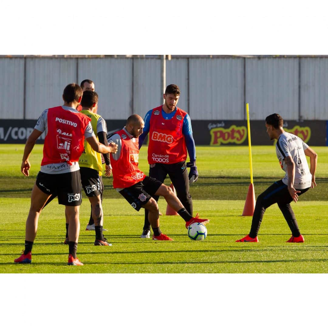 コリンチャンスさんのインスタグラム写真 - (コリンチャンスInstagram)「Com a volta de Cássio e Fagner, e Gil em campo, o Corinthians treinou hoje à tarde, no CT Joaquim Grava. Confira fotos do treino. 📸 Daniel Augusto / Agência Corinthians  #VaiCorinthians #Corinthianismo #FielAtéoFim#MeuBMG #NãoÉSóPatrocínio #TimeDoPovo #Corinthians #Timão#CorinthiansTV #FielTorcedor#AFielÉFoda #UmSoCorinthians #NikeFutebol #Joli #EstrellaGalicia #UniversidadeBrasilOficial #ÉPositivo #CorinthiansÉPositivo #LoucoPotyCorinthians #PostosALE #ALEnoTimão #TODOSportiCorinthians #CartãodeTODOSCorinthians #TODOSpeloTimão⠀」7月11日 8時30分 - corinthians