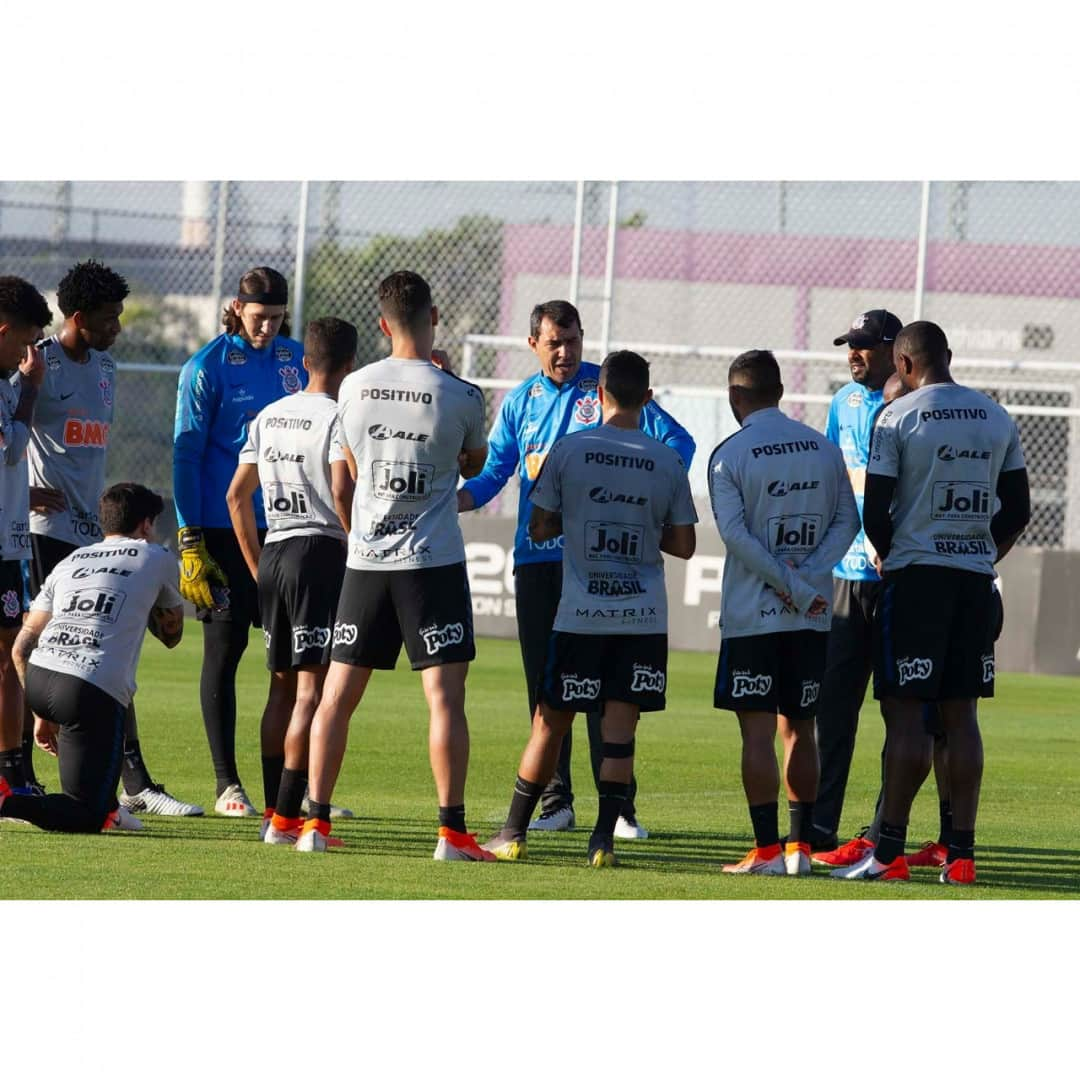 コリンチャンスさんのインスタグラム写真 - (コリンチャンスInstagram)「Com a volta de Cássio e Fagner, e Gil em campo, o Corinthians treinou hoje à tarde, no CT Joaquim Grava. Confira fotos do treino. 📸 Daniel Augusto / Agência Corinthians  #VaiCorinthians #Corinthianismo #FielAtéoFim#MeuBMG #NãoÉSóPatrocínio #TimeDoPovo #Corinthians #Timão#CorinthiansTV #FielTorcedor#AFielÉFoda #UmSoCorinthians #NikeFutebol #Joli #EstrellaGalicia #UniversidadeBrasilOficial #ÉPositivo #CorinthiansÉPositivo #LoucoPotyCorinthians #PostosALE #ALEnoTimão #TODOSportiCorinthians #CartãodeTODOSCorinthians #TODOSpeloTimão⠀」7月11日 8時30分 - corinthians