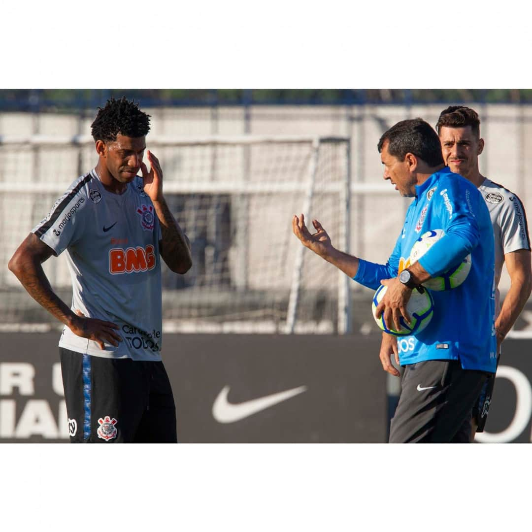 コリンチャンスさんのインスタグラム写真 - (コリンチャンスInstagram)「Com a volta de Cássio e Fagner, e Gil em campo, o Corinthians treinou hoje à tarde, no CT Joaquim Grava. Confira fotos do treino. 📸 Daniel Augusto / Agência Corinthians  #VaiCorinthians #Corinthianismo #FielAtéoFim#MeuBMG #NãoÉSóPatrocínio #TimeDoPovo #Corinthians #Timão#CorinthiansTV #FielTorcedor#AFielÉFoda #UmSoCorinthians #NikeFutebol #Joli #EstrellaGalicia #UniversidadeBrasilOficial #ÉPositivo #CorinthiansÉPositivo #LoucoPotyCorinthians #PostosALE #ALEnoTimão #TODOSportiCorinthians #CartãodeTODOSCorinthians #TODOSpeloTimão⠀」7月11日 8時30分 - corinthians