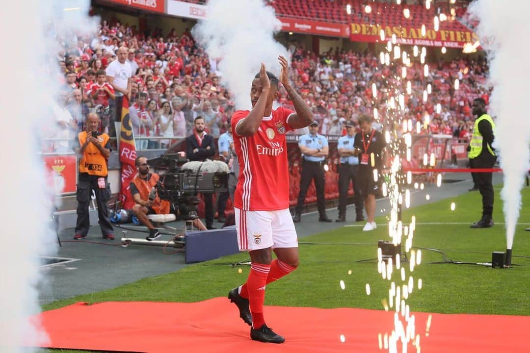 カイオ・ルーカス・フェルナンデスさんのインスタグラム写真 - (カイオ・ルーカス・フェルナンデスInstagram)「Feliz pelo meu primeiro jogo diante dos adeptos do Benfica. Que seja apenas o começo de uma grande época! Vamos juntos! 🦅❤️🙏🏿 @slbenfica」7月11日 8時42分 - 7caiolucas