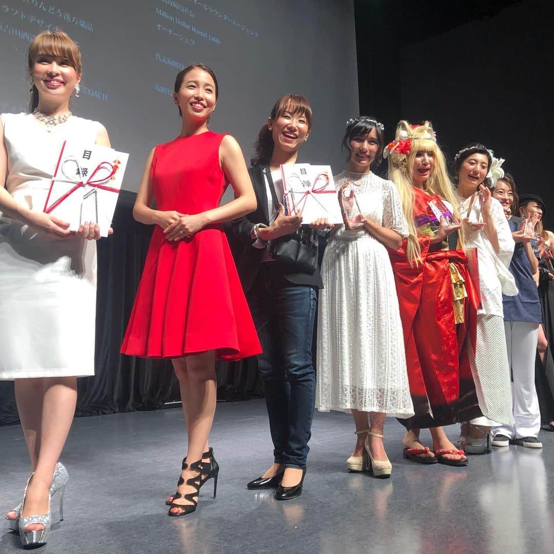 櫻井麻美さんのインスタグラム写真 - (櫻井麻美Instagram)「Beauty Japanが開催されました👑 講師陣として見守りに行ってきました🤗 ・ プレゼンテーションに力を入れたビューティーコンテスト。これまでのキャリアや社会貢献、これからの展望等が評価される大会で、個性豊かなファイナリストが揃っていました。 ・ グランプリは3名✨ 👑コスプレを世界に発信する会社"株式会社ONIGIRI Plus代表の#雅南ユイ さん 👑"安全"をテーマに子供のための防犯やSNS講座の展開を訴えたタレントの#森實りこ さん 👑明治16年創業 七宝焼の窯元"田村七宝工芸"５代目の#田村有紀 さん ・ 皆様お疲れ様でした👏 ・ ・ @bjpn_official  #beautyjapan  #第1回目 です。 #山口絵里加 さんプロデュースの #ミスコン」7月11日 9時17分 - mamiosakurai