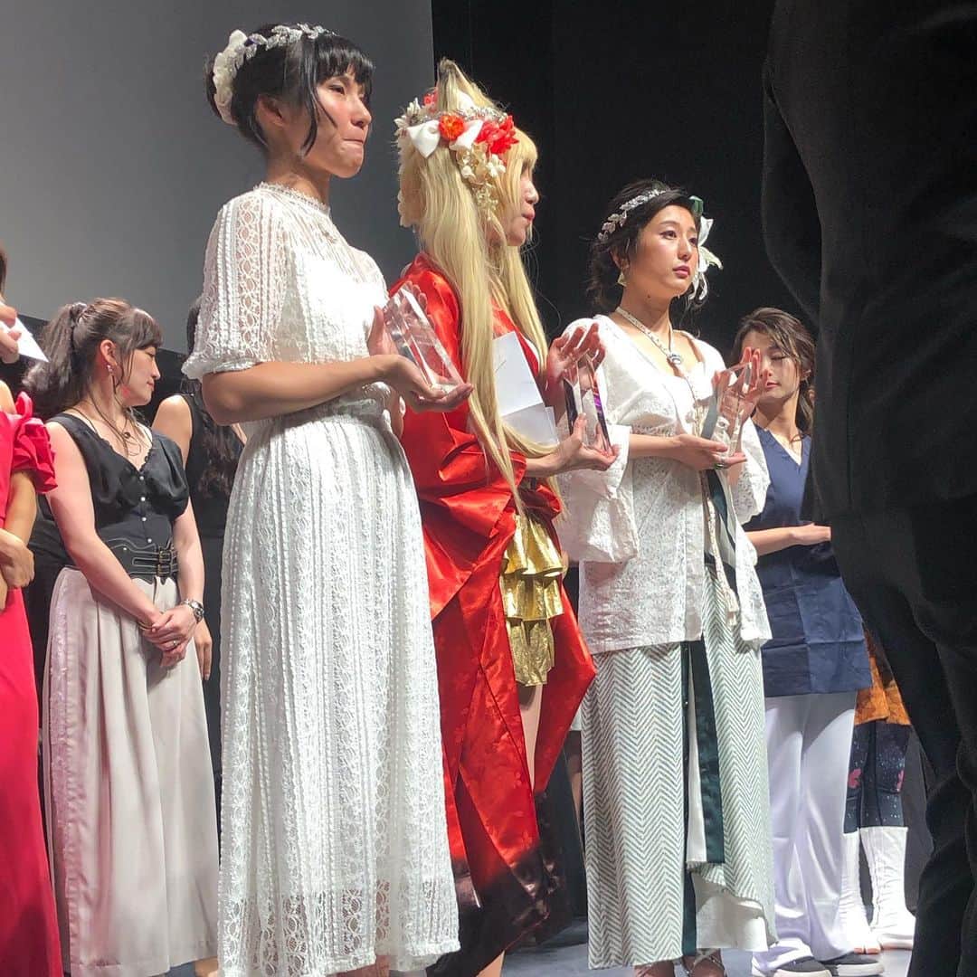 櫻井麻美さんのインスタグラム写真 - (櫻井麻美Instagram)「Beauty Japanが開催されました👑 講師陣として見守りに行ってきました🤗 ・ プレゼンテーションに力を入れたビューティーコンテスト。これまでのキャリアや社会貢献、これからの展望等が評価される大会で、個性豊かなファイナリストが揃っていました。 ・ グランプリは3名✨ 👑コスプレを世界に発信する会社"株式会社ONIGIRI Plus代表の#雅南ユイ さん 👑"安全"をテーマに子供のための防犯やSNS講座の展開を訴えたタレントの#森實りこ さん 👑明治16年創業 七宝焼の窯元"田村七宝工芸"５代目の#田村有紀 さん ・ 皆様お疲れ様でした👏 ・ ・ @bjpn_official  #beautyjapan  #第1回目 です。 #山口絵里加 さんプロデュースの #ミスコン」7月11日 9時17分 - mamiosakurai