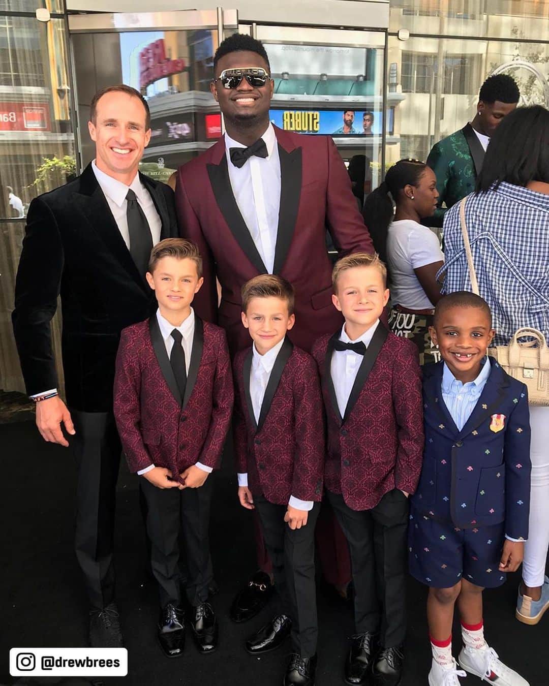 NFLさんのインスタグラム写真 - (NFLInstagram)「Now in the same city, Zion and the Brees boys just had to match! 🤵 #ESPYs (via @drewbrees)」7月11日 9時01分 - nfl