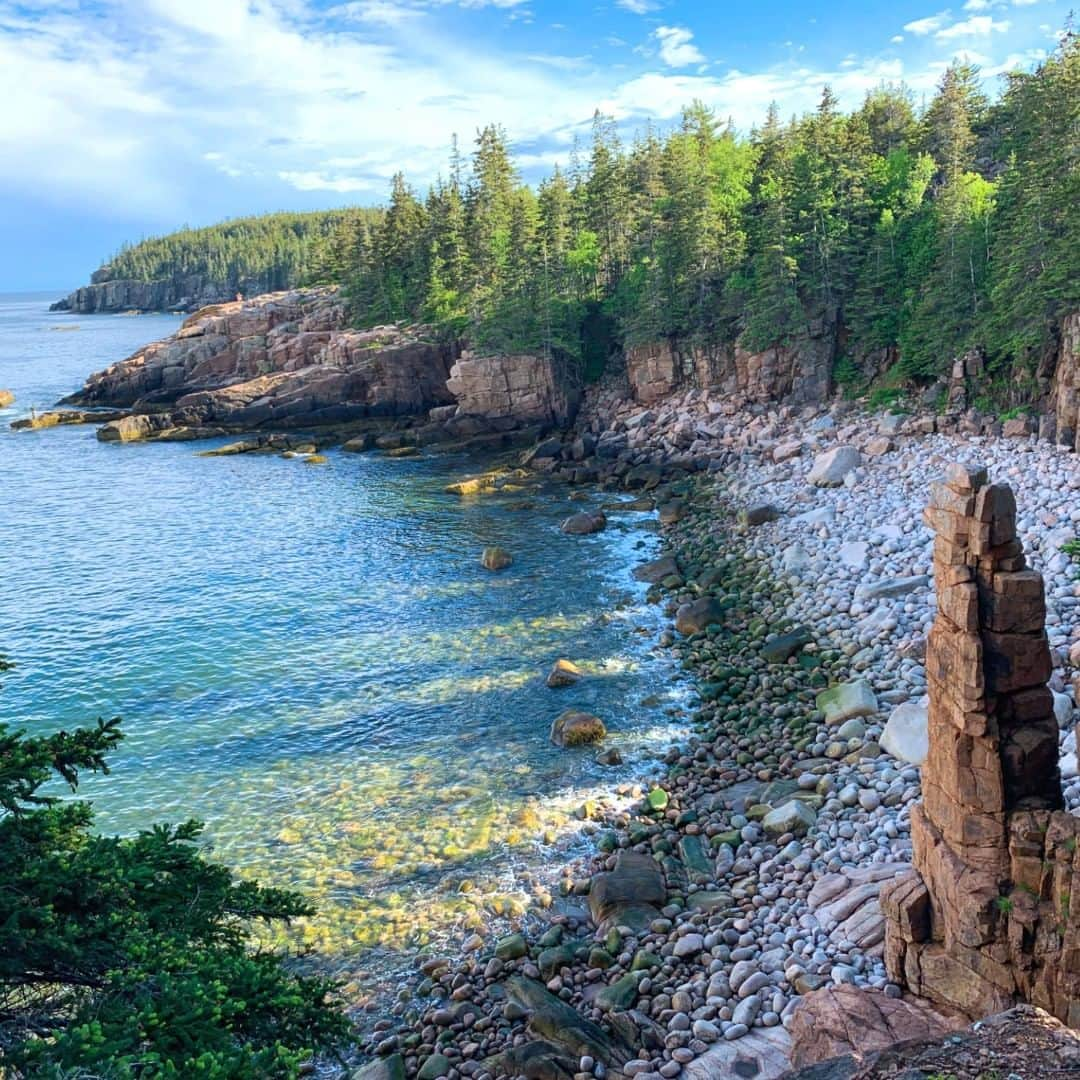 アメリカ内務省さんのインスタグラム写真 - (アメリカ内務省Instagram)「For her first visit to #Acadia #NationalPark, photographer Kristen Audet hiked Gorham Mountain and the Beehive, taking in the park’s splendor from the higher elevations. But on her way back to the campground, it was this view of Monument Cove that really stood out. “From a distance I noticed an interesting column-like rock formation standing out from the beautiful cliffs, and just had to compose a shot to capture it. It was a great way to close an already amazing hike. I'd never been to #Maine before, but after this I'll definitely be going back.” Photo @AcadiaNPS courtesy of Kristen Audet (@kris10audet). #travel #FindYourPark #usinterior」7月11日 9時10分 - usinterior