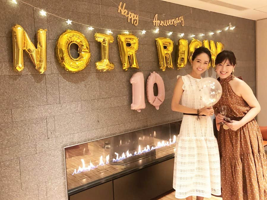 KAORI.OMURA 大村香織さんのインスタグラム写真 - (KAORI.OMURA 大村香織Instagram)「今年の七夕🎋の夜は、いつもお世話になっている @noirriche77_nail の10th anniversary partyへ✨ ・ もう9年かな？ずっと私の手元を施術してくれている代表の @akuri_tsuno ☺︎💅 いつもありがとう☺︎ ・ 10年かぁー‼️ 10周年て本当に凄いなぁ✨と改めて色々と思い考えた夜🌙 色々と書きたい思い出があります😭が、やめておきます。笑😂 ・ 沢山の方がお祝いにかけつけ10周年がお祝いされていました☺︎ ・ みなさん素敵な方ばかりで楽しかった✨ ・ 11年目‼️更なる飛躍を楽しみにしています✨ ・ おめでとう㊗️㊗️㊗️ ・ #10thanniversary  #10th #ネイルサロン#プライベートサロン #恵比寿ネイルサロン#noirriche #アラフォー#アラフォーネイル#アラフォーライフ#party#お祝い#おめでとう#nail#サロン運営#個室サロン#女性起業 #」7月11日 9時12分 - kaori.omura