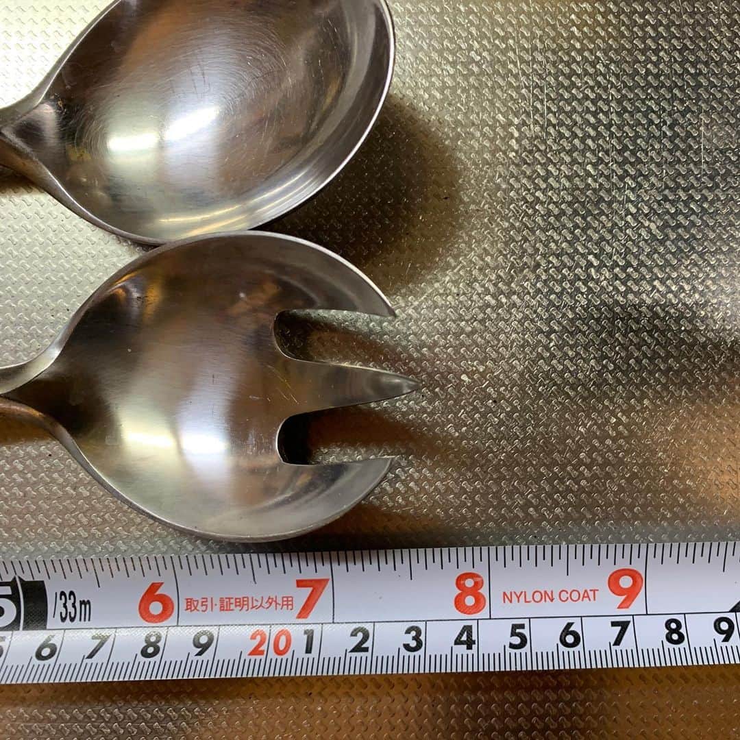 のインスタグラム：「カトラリーと調理器具の収納計画を建築士と練っている。画像は、長いのはどういう感じかというので撮った資料。これから引き出しのトレイを考える。」
