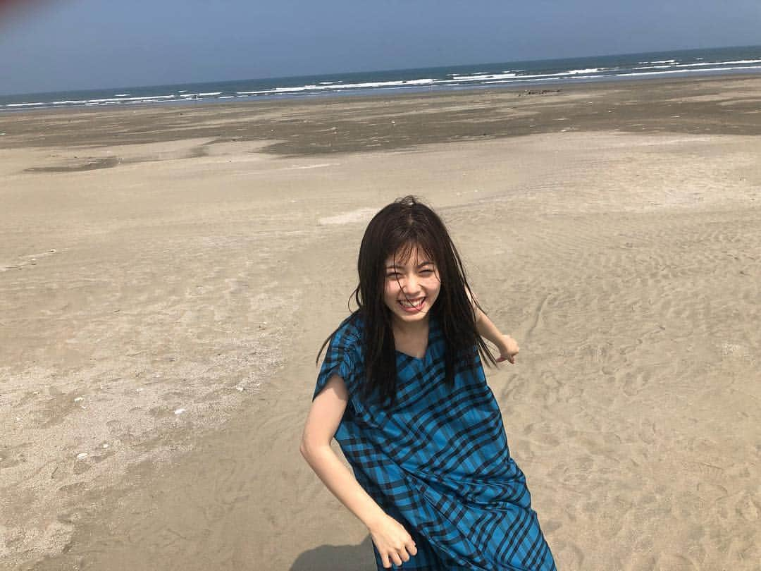 小芝風花さんのインスタグラム写真 - (小芝風花Instagram)「お知らせです📢 本日、7月11日（木）発売の「ヤングジャンプ」に掲載して頂いております(｡・・｡) 楽しい撮影だった〜✨✨ ぜひお手にとってみてください😊 #ヤングジャンプ #写真スライドして #見てください(｡・・｡) #凄く楽しそう 🤣」7月11日 9時17分 - fuka_koshiba_official