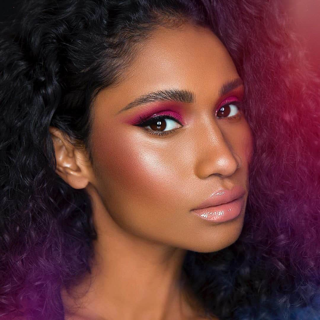 LORACさんのインスタグラム写真 - (LORACInstagram)「We’re very lucky that we get to work with the masters 🙏 @jordanliberty 💕 knocked this look out of the park ☄️ at his recent Miami Masterclass using our Neon Lights PRO Pressed Pigments Palette #LORAC #LORACNeonLights #LORACCosmetics #JordanLiberty #repost @jordanliberty ✖️ NEON ✖️Makeup and photography by me @jordanliberty during my intimate Florida masterclass held at @themakeupclub. During my classes I only have a few minutes to capture the perfect shot (sometimes I have less than 10 frames to choose from), but because my classes focus on light adaptive makeup that responds well to a flash, I’m always able to capture an image quickly. Loved this little moment of neon! ✖️ @reneebigtime is wearing @loraccosmetics neon lights shadow palette (with @kevynaucoin diamond eye gloss on top for effect), @soapbrows, @stilazzi jet liner and smoky quartz used to faux micro blade, @sigmabeauty brushes, @stilazzi Barabados blush palette, @narsissist radiant creamy concealer, @tatcha water cream ✖️ Shot on @canonusa 6D (a great camera I use for travel but packs so much power for the price) and 24-70mm lens, @profotousa D1, @broncolorusa para 88 ✖️ #jordanliberty #makeupmasterclass #sigmabeauty #stilazzi #kevynaucoin #loraccosmetics #tatcha #soapbrows #profoto #canon6d #broncolor」7月11日 9時21分 - loraccosmetics