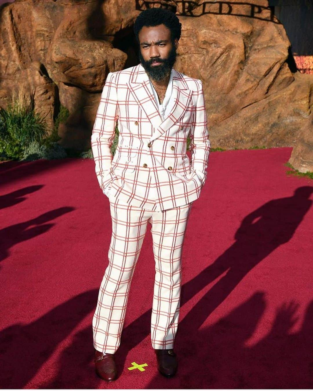 DJドラマさんのインスタグラム写真 - (DJドラマInstagram)「#Beyonce with daughter #BluIvy & #ChildishGambino at the Lion King Premiere 🦁👑 . . . #LionKing #LionKingPremiere #RedCarpet #RedCarpet #MoviePremiere #NewMovies #Movie #Dope #BlackExcellence #TheCarters #TheLionKing #ChildishGambino #Gambino」7月11日 9時24分 - dramalikethedj