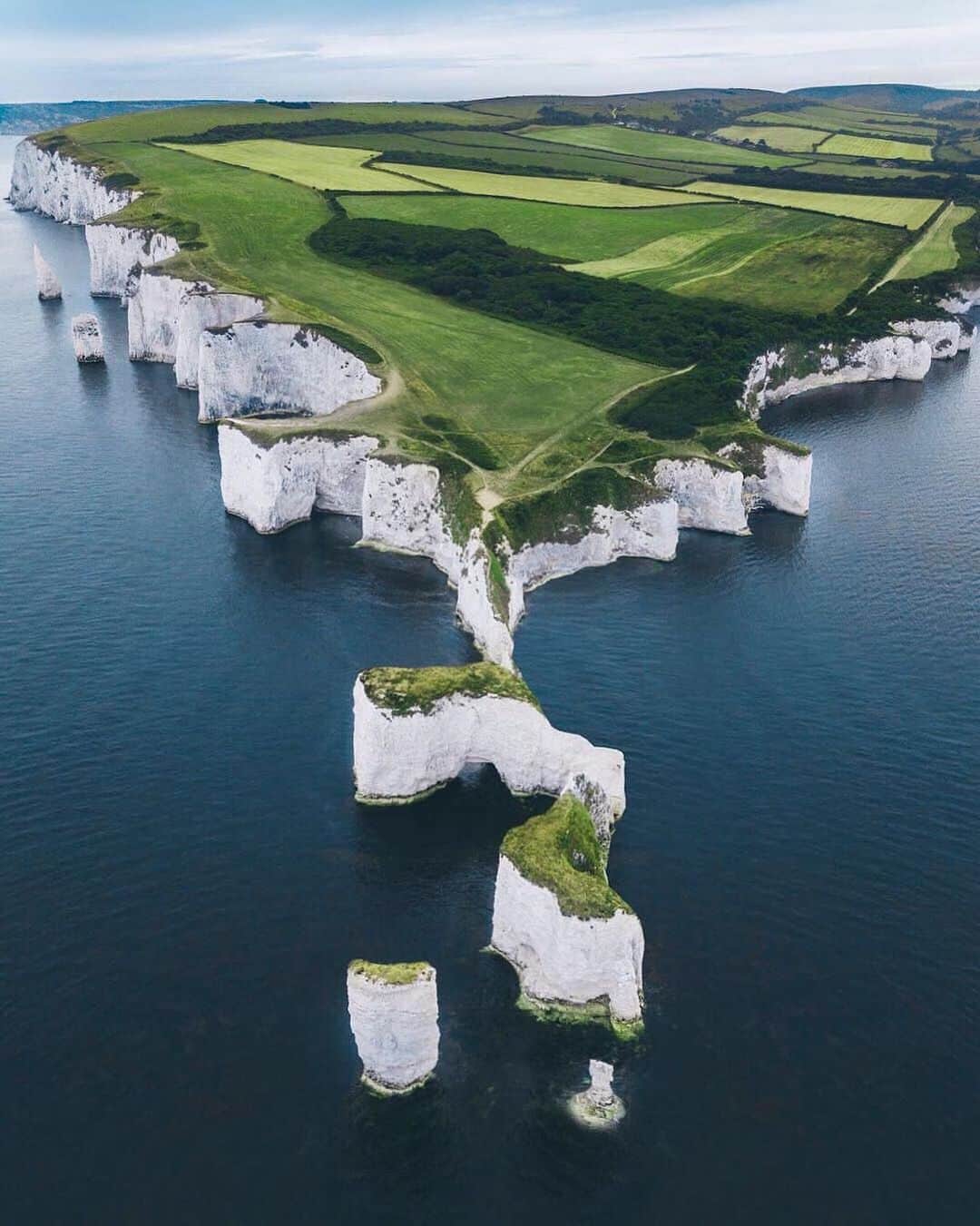Earth Picsさんのインスタグラム写真 - (Earth PicsInstagram)「The White Cliffs of Dover in England that took 35 million years to naturally develop - Photo by @uwo . . . . . . . . . . #earthpix  #wildlifephotography  #photography  #earth  #travel  #animals  #nature  #naturephotography  #awesome_earthpix #travelblog, #travels, #traveladdict, #travellife, #travelphoto, #travelpics, #traveldiaries, #travelbug, #travelawesome, #travelpic, #travelers, #travelgirl, #traveldiary, #traveldeeper, #travellingthroughtheworld, #travellers, #travelmore,#traveller, #travellersclub,」7月11日 9時24分 - earthpix
