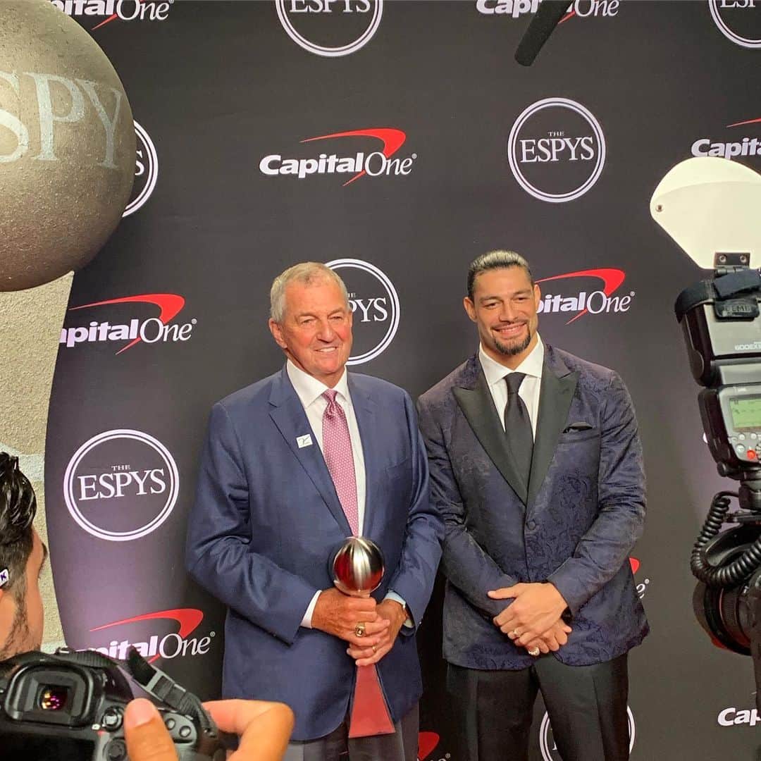 アメリカン・ブロードキャスティング・カンパニーのインスタグラム：「Coach Calhoun after receiving his honor at the #ESPYS」