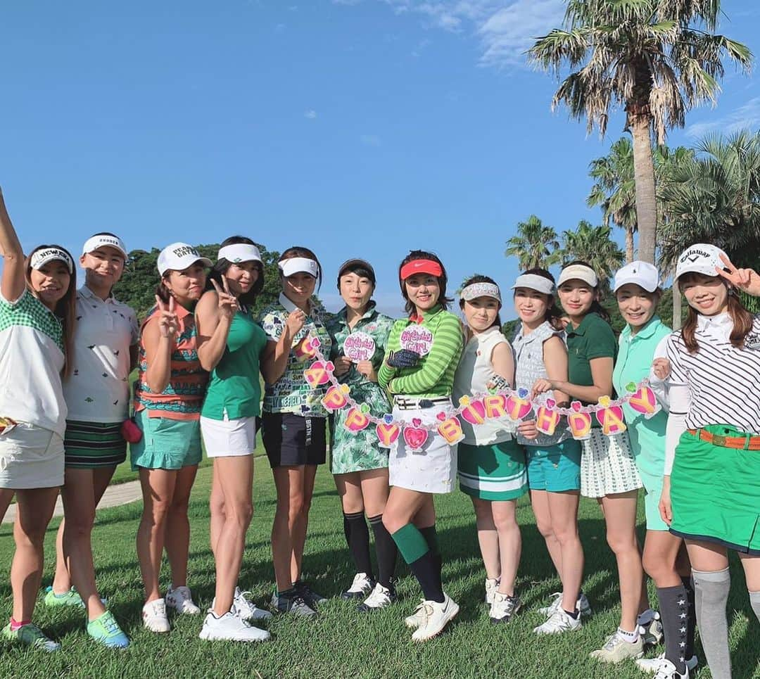 相川友希さんのインスタグラム写真 - (相川友希Instagram)「女子ゴル⛳️happy birthday #ドレスコード緑 #次回何色 #話ししてない #出てない #ゴルフ #ゴルフ好き女子 #思いやり #グリーンと同化 #お誕生日ゴルフ #golf #おめでとう #同い年 #思い出増やそう #平日会員 #お誕生日会」7月11日 9時53分 - yuki923a