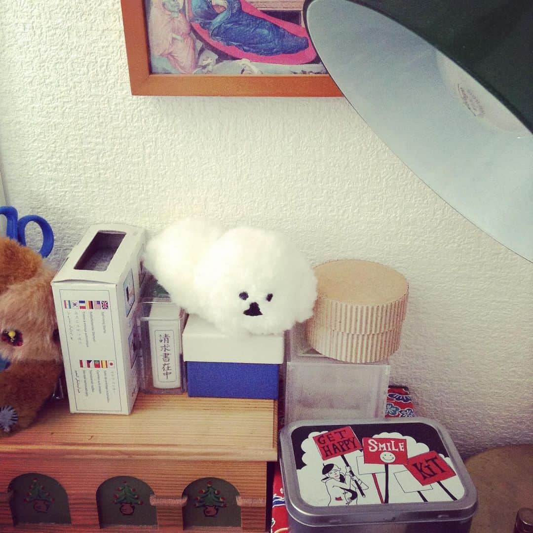 三角みづ紀さんのインスタグラム写真 - (三角みづ紀Instagram)「仕事机に突如あらわれた君は…？おはよう。」7月11日 10時00分 - misumimizuki