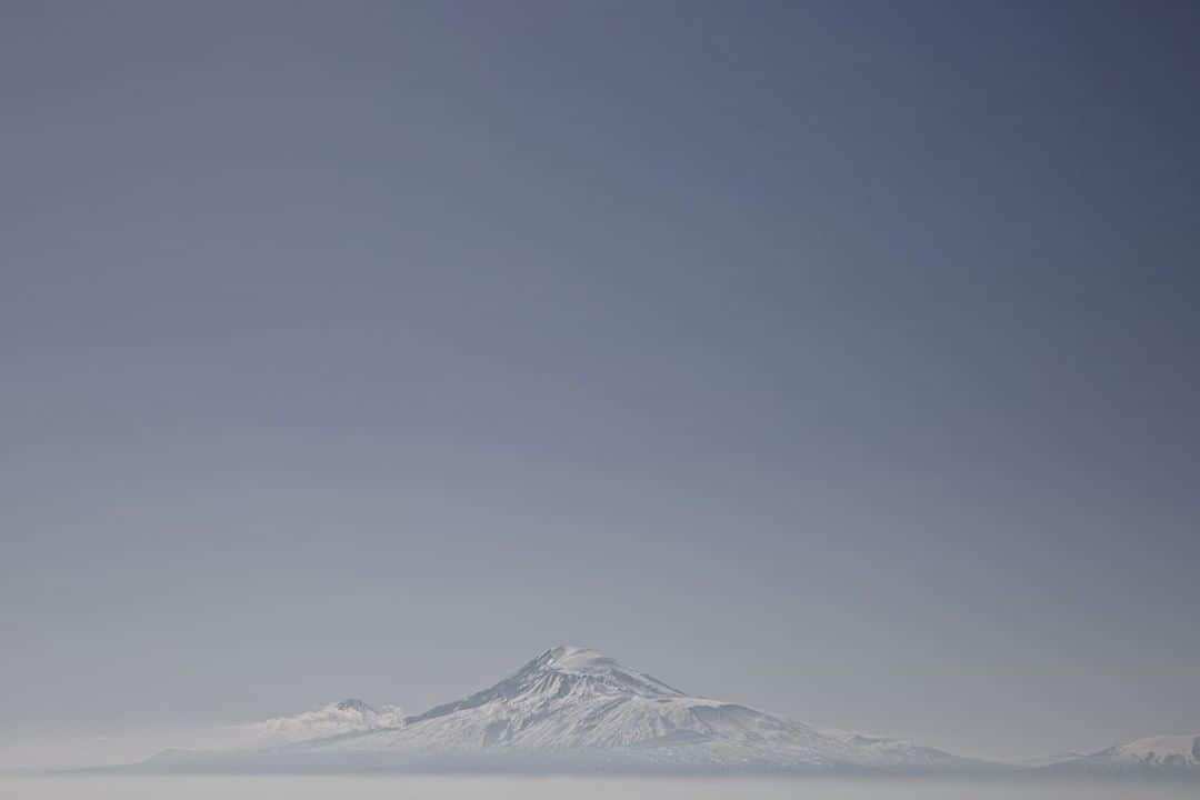 National Geographic Travelさんのインスタグラム写真 - (National Geographic TravelInstagram)「Photo by @mborowick | Mount Ararat is a dormant snow capped volcano in the east of Turkey. It's also the highest peak in the country. Scholars agree that the biblical "mountains of Ararat" do not refer to specifically Mt. Ararat, but it has been perceived as the traditional resting place of Noah's Ark since the 11th century. #armenia #ararat #mountains #explore #winter」7月11日 10時01分 - natgeotravel