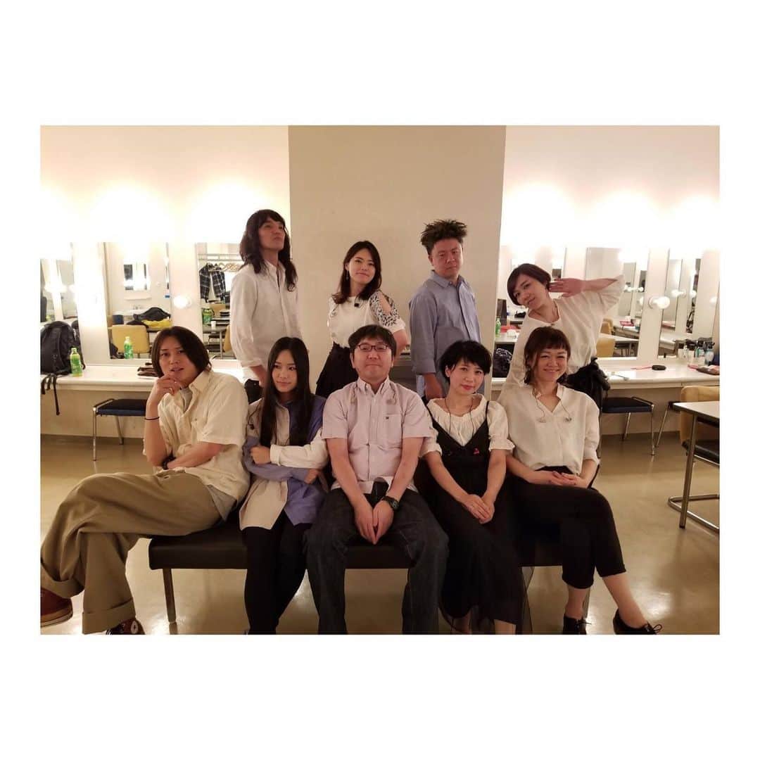 岡田梨沙さんのインスタグラム写真 - (岡田梨沙Instagram)「広島にて﻿ NHKいのちのうたフェス﻿ 公開収録﻿ でした💁‍♀️﻿ ﻿ 楽しい素晴らしいバンドメンバーと、想いの詰まった素敵な番組に参加できたことに心から感謝。﻿ ﻿ 個人的には朝倉真司師匠とリズムチームを組めたことに感慨深さを隠しきれません。﻿ そして、自分のポージングの古さに驚愕。﻿ ﻿ ﻿ 8/9 深夜1:00 OAだそうです💡﻿ ﻿ ﻿ マーベラスなバンマス 河野圭﻿ ギター 真壁陽平﻿ ベース なかむらしょーこ﻿ ドラム 岡田梨沙﻿ パーカッション 朝倉真司﻿ バイオリン 須原杏﻿ バイオリン 三國茉莉﻿ ビオラ 三品芽生﻿ チェロ 林田順平  #いのちのうたフェス」7月11日 10時03分 - risarisapurdie