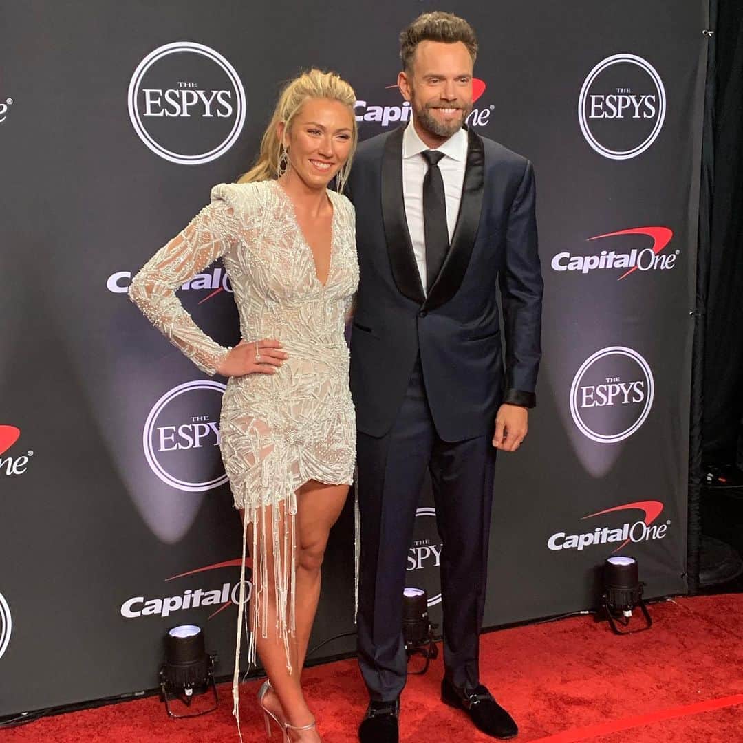 アメリカン・ブロードキャスティング・カンパニーのインスタグラム：「@cardsharksabc’s @joelmchale with @mikaelashiffrin who just presented at the #ESPYS! Are you watching?」