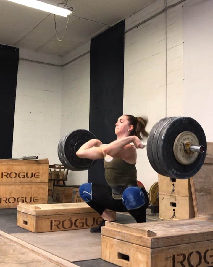 マッティ・ロジャーズのインスタグラム：「Well this doesn’t feel like a DELOAD COACH - - - But also that means heavy time soon, so pls body prepare yourself @rehband @2poodperformance @roguefitness」
