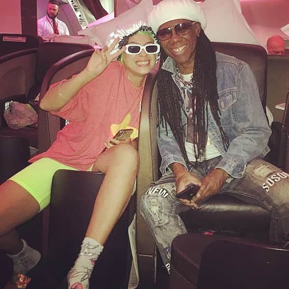 ナイル・ロジャースさんのインスタグラム写真 - (ナイル・ロジャースInstagram)「Bonnet buddies @princessnokia and me. Wheels up to #London.」7月11日 10時39分 - nilerodgers