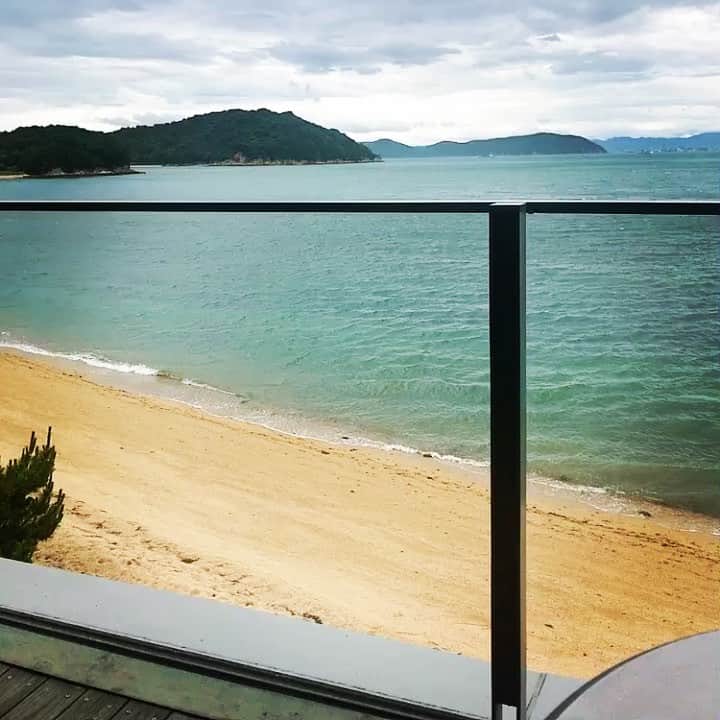 ダンドイ舞莉花のインスタグラム：「Good morning!! #beach #life #summer #波の音が #好き #海 #風」