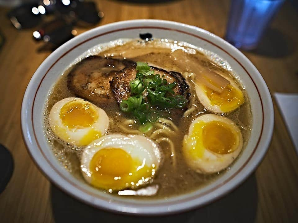 ローマン・サドフスキーさんのインスタグラム写真 - (ローマン・サドフスキーInstagram)「This is my life now. 😅😂🍜 #noshame #foodphotography #ramen 📸@likaika_555」7月11日 11時08分 - roman_sadovsky