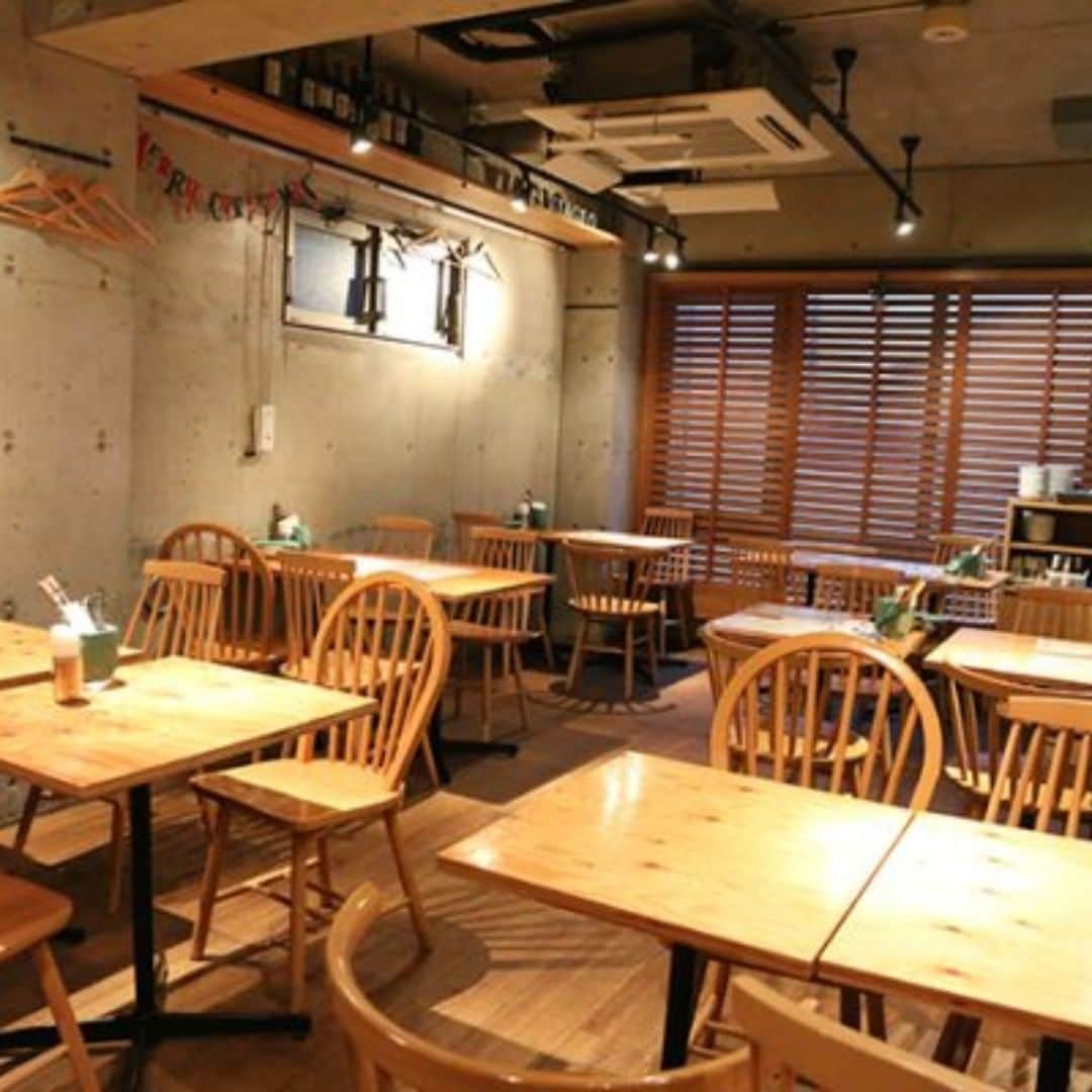 ビアージョ新宿のインスタグラム：「こんにちは、新宿西口のイタリアン＆ワインバル「ビアージョ」です。 ブログ更新しました！ 「喫煙を楽しみたい方へ、ビアージョは完全分煙のお店となっています」 是非ご来店をお待ちしております。 ▼詳しくはこちら▼ https://viagio-shinjuku.com/  #ビアージョ#新宿#イタリアン#バル#居酒屋#送別会#二次会」