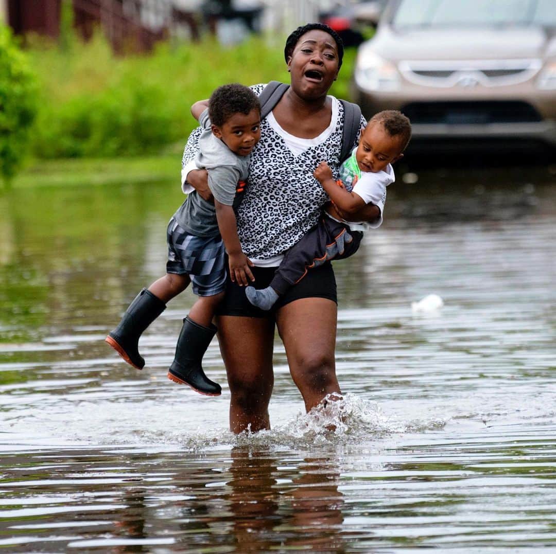 NBC Newsさんのインスタグラム写真 - (NBC NewsInstagram)「Terrian Jones carries two children through floodwaters to their mother in #NewOrleans. . The #Louisiana coast is being drenched days before forecasters say the first hurricane of the season is expected to make landfall. . "This was next-level in terms of the absolute deluge of water coming down so fast," a visiting teacher said of heavy rain that flooded New Orleans. Click the link in our bio for more. . 📷 Matthew Hinton / @apnews」7月11日 11時18分 - nbcnews